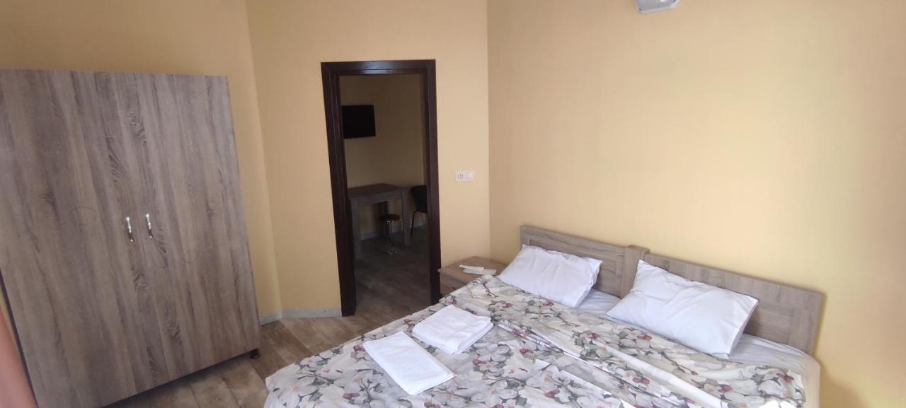 Femily Hotel In Batumi Mareti Str 2 Bagian luar foto