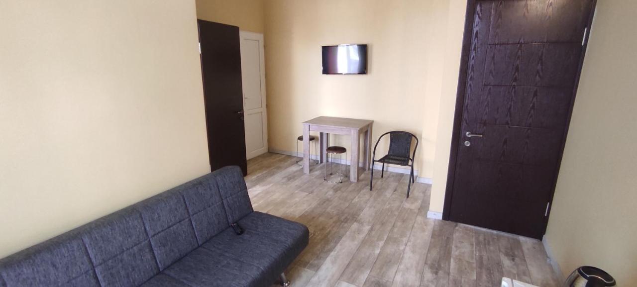 Femily Hotel In Batumi Mareti Str 2 Bagian luar foto