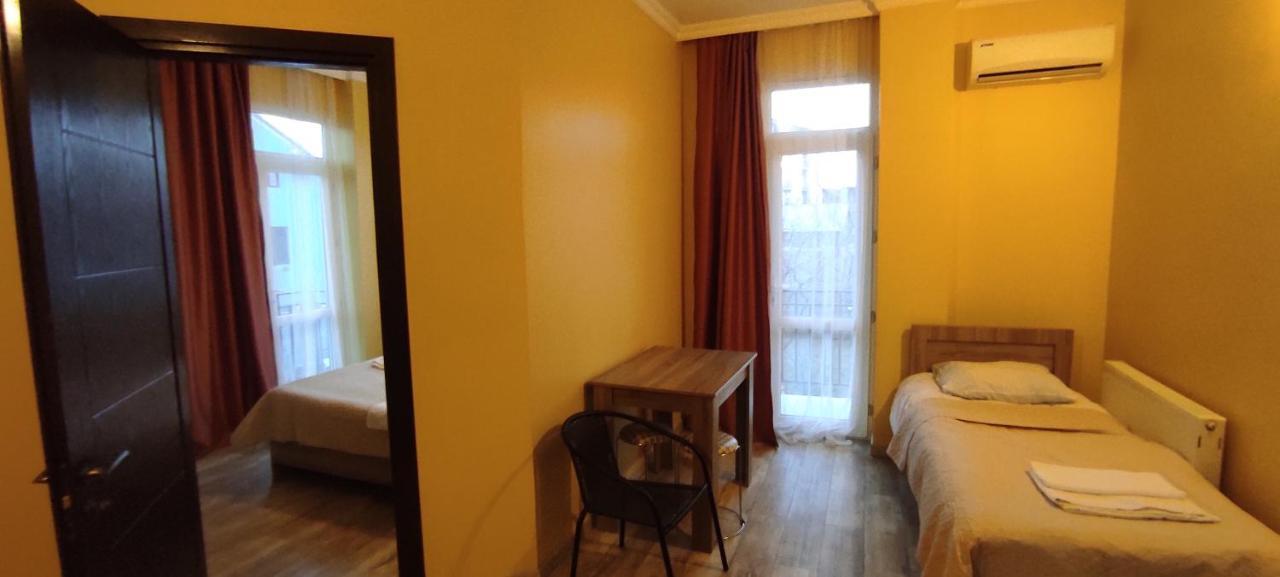 Femily Hotel In Batumi Mareti Str 2 Bagian luar foto