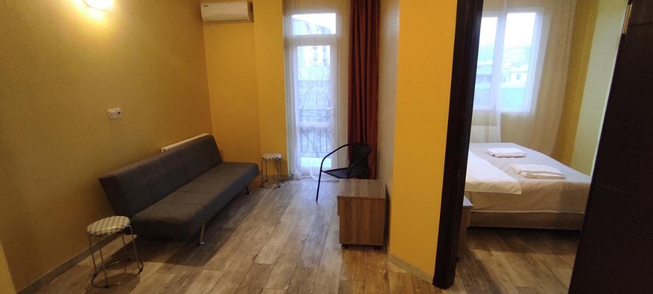 Femily Hotel In Batumi Mareti Str 2 Bagian luar foto