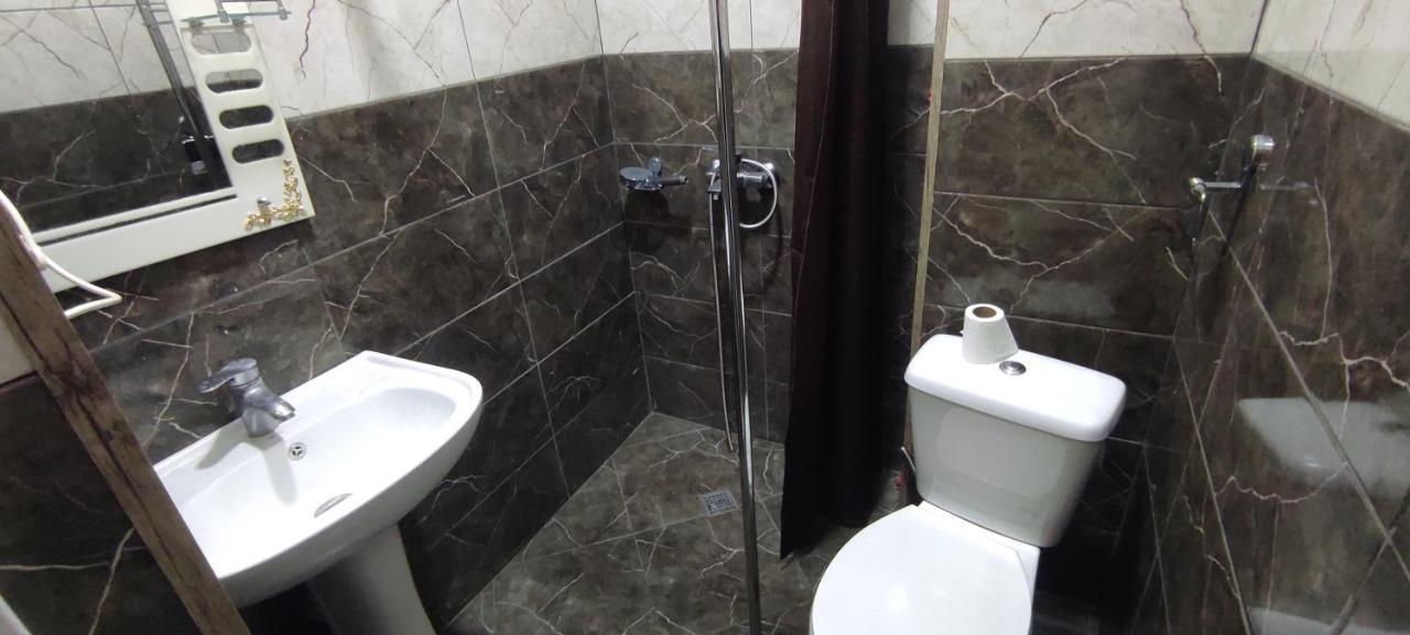 Femily Hotel In Batumi Mareti Str 2 Bagian luar foto