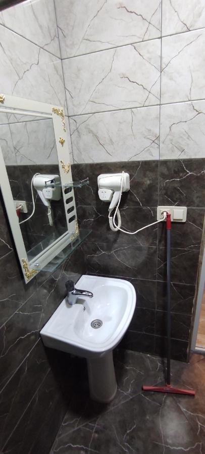 Femily Hotel In Batumi Mareti Str 2 Bagian luar foto