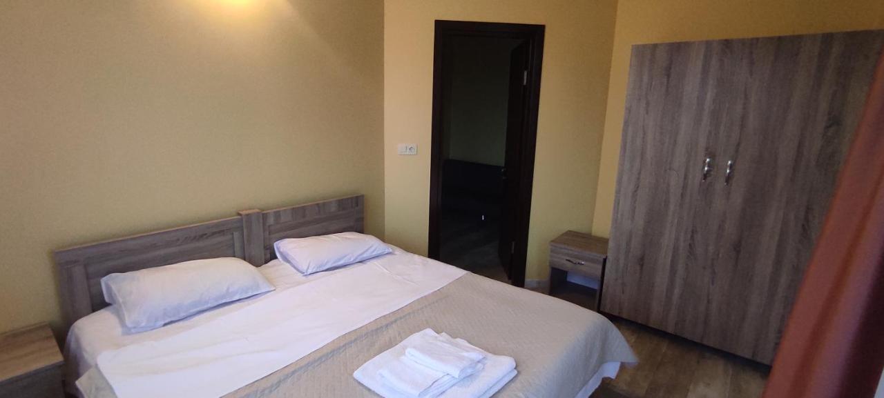 Femily Hotel In Batumi Mareti Str 2 Bagian luar foto