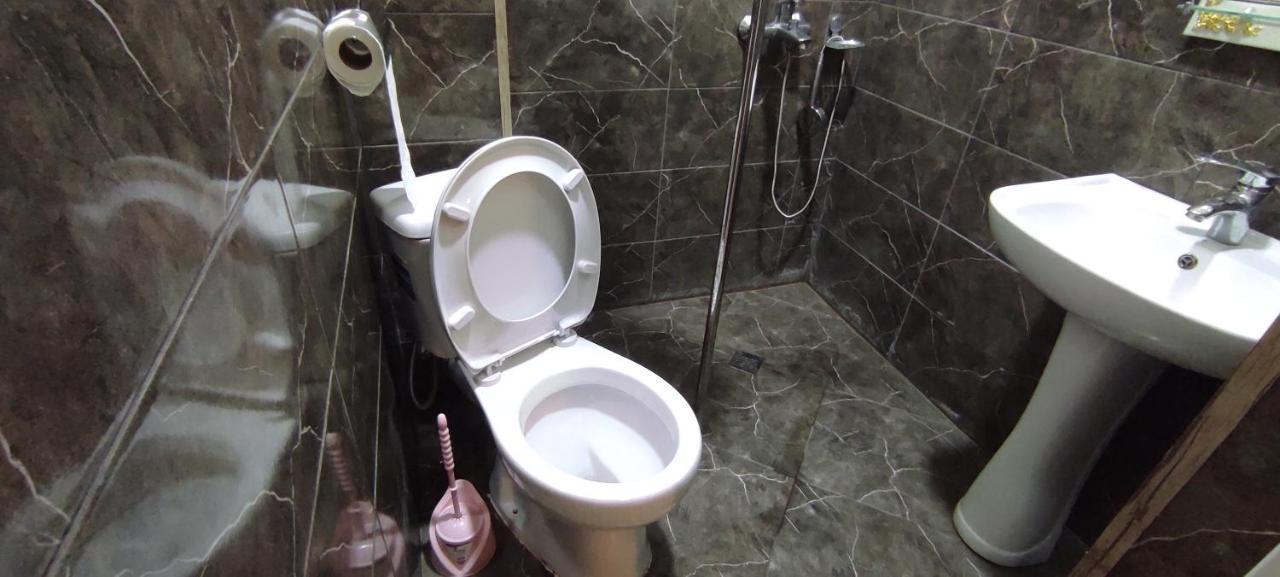 Femily Hotel In Batumi Mareti Str 2 Bagian luar foto
