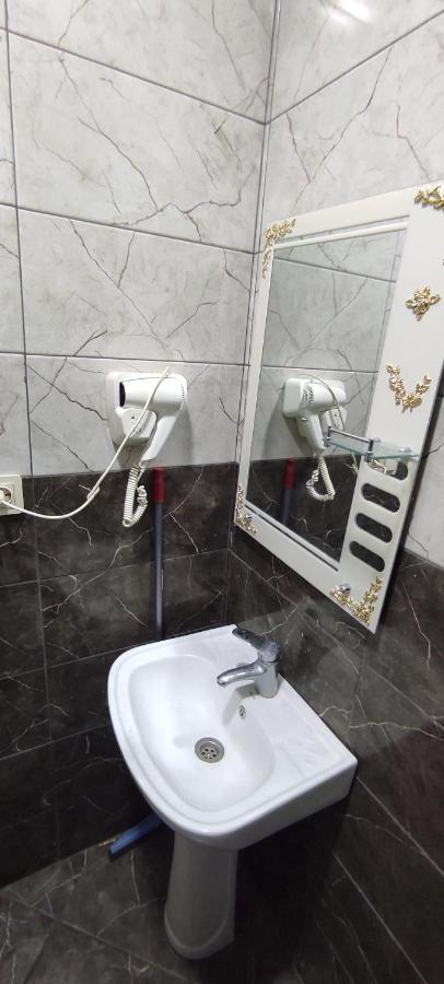 Femily Hotel In Batumi Mareti Str 2 Bagian luar foto