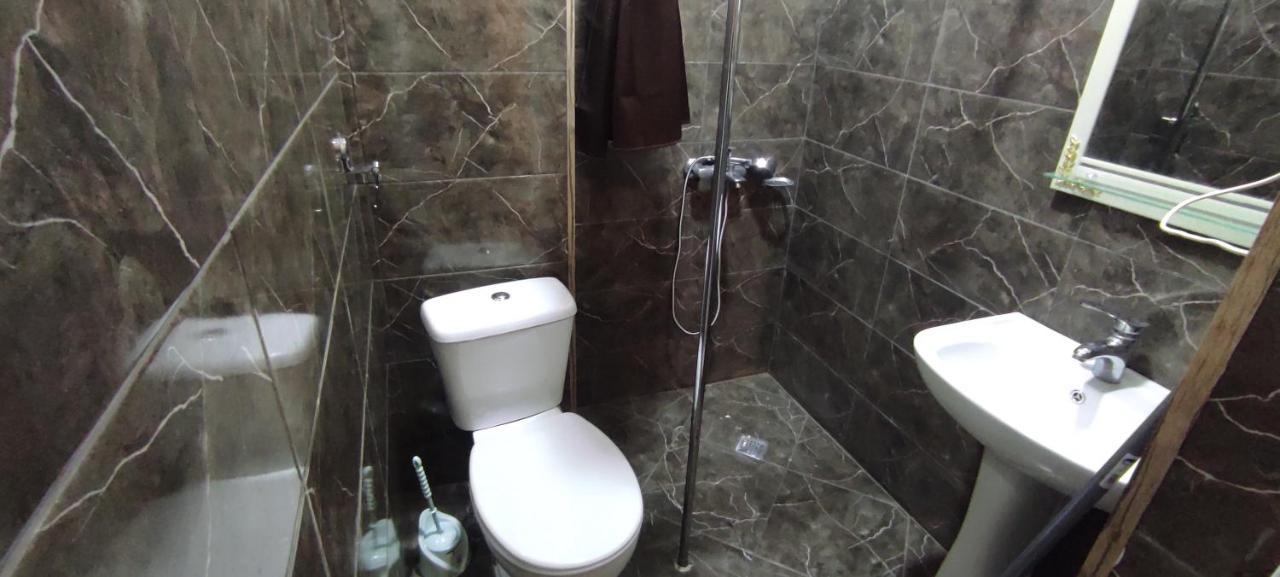 Femily Hotel In Batumi Mareti Str 2 Bagian luar foto