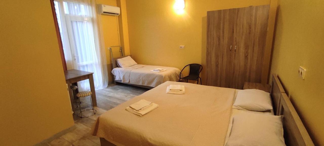 Femily Hotel In Batumi Mareti Str 2 Bagian luar foto