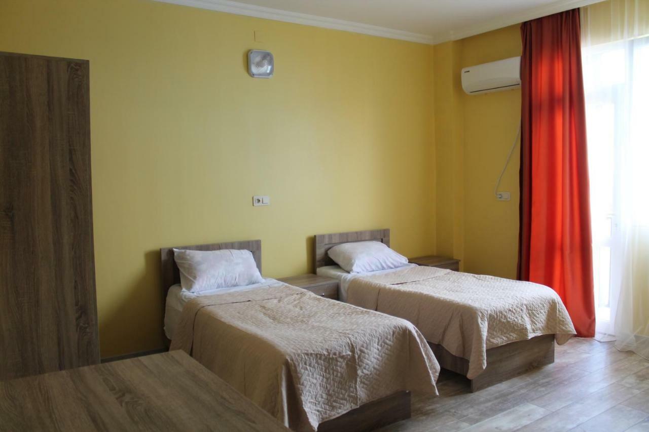 Femily Hotel In Batumi Mareti Str 2 Bagian luar foto