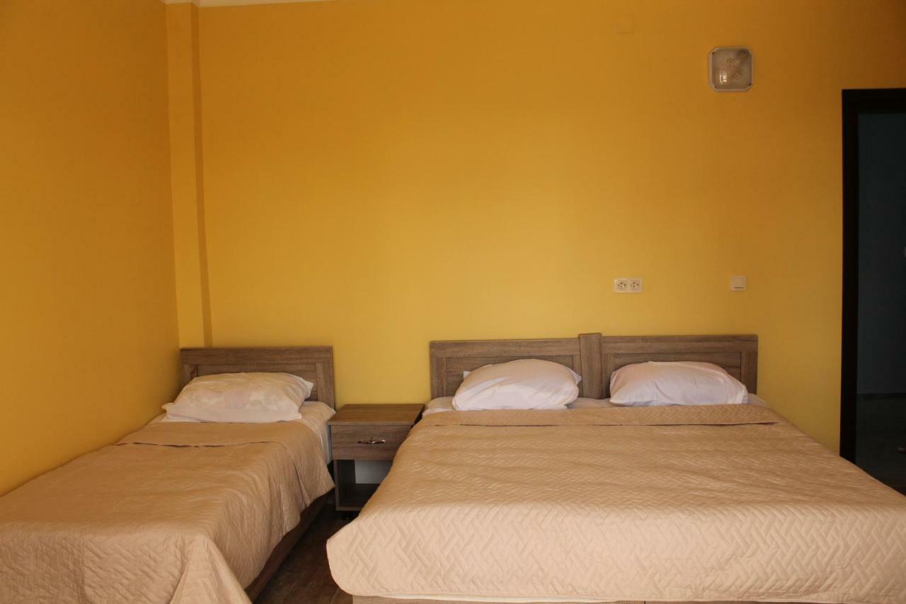 Femily Hotel In Batumi Mareti Str 2 Bagian luar foto