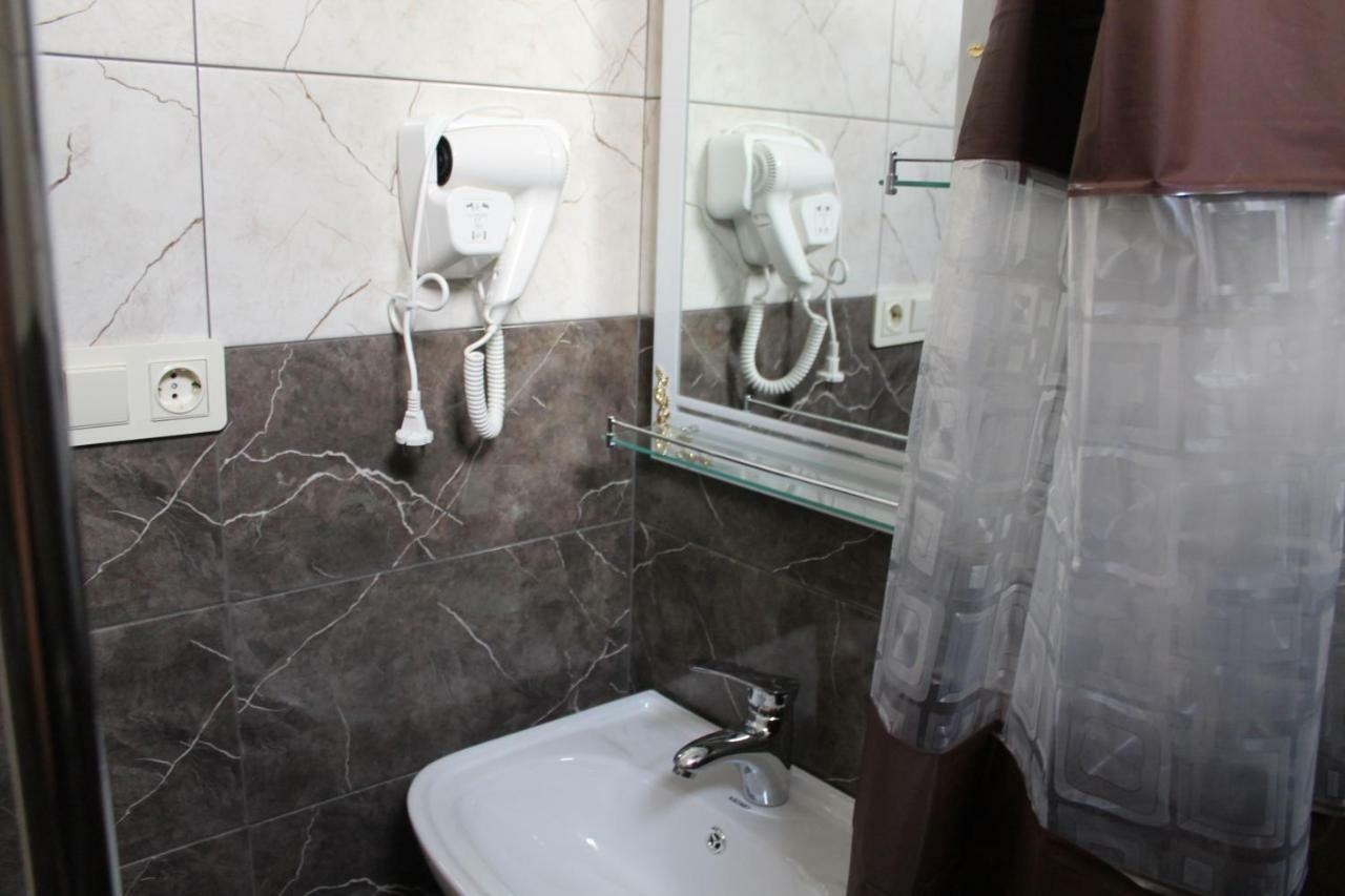 Femily Hotel In Batumi Mareti Str 2 Bagian luar foto